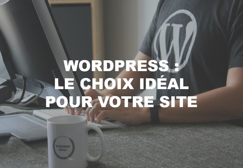 Personne travaillant sur WordPress avec un ordinateur et une tasse, représentant les avantages de WordPress pour la création de sites internet, par Morgane Gervois, développeuse web freelance à Paris.